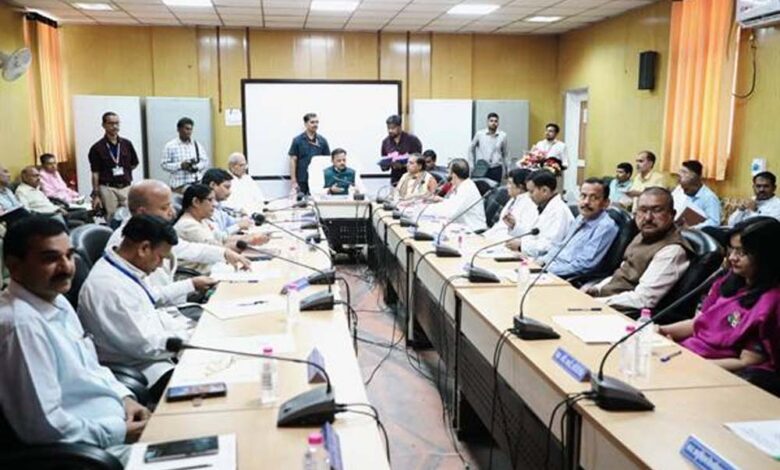 सुपर स्पेशलिटी अस्पताल रीवा में रिक्त पदों में भर्ती की कार्यवाही तेजी से करें : उप मुख्यमंत्री  शुक्ल