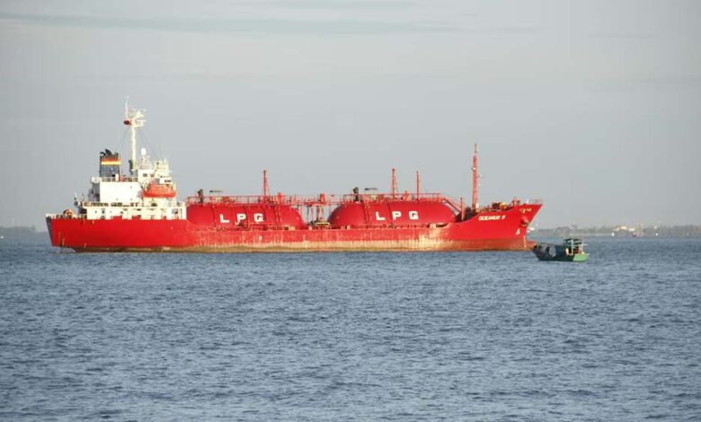 स्ट्रेट ऑफ होर्मुज से राहत: दो भारतीय LPG जहाजों को मिला सुरक्षित गुजरने का परमिट