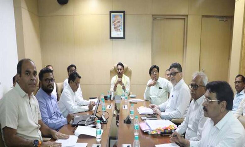 सिंचाई परियोजनाओं को निर्धारित समय अवधि में पूरी गुणवत्ता के साथ पूर्ण करें : मंत्री सिलावट