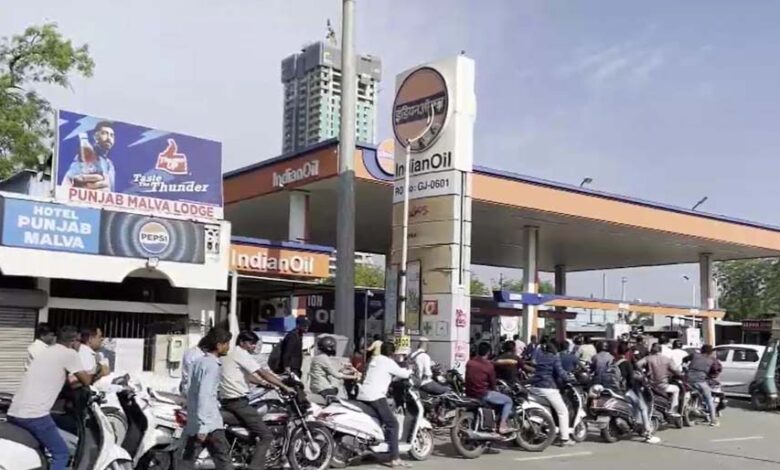 तेल संकट की अफवाहों से हड़कंप, अहमदाबाद से राजकोट तक पेट्रोल पंपों पर लगी भीड़