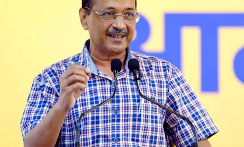 गुजरात-चुनाव-से-पहले-बड़ा-दांव:-केजरीवाल-बोले-सरकार-बनी-तो-महिलाओं-को-मिलेंगे-₹1000-हर-महीने