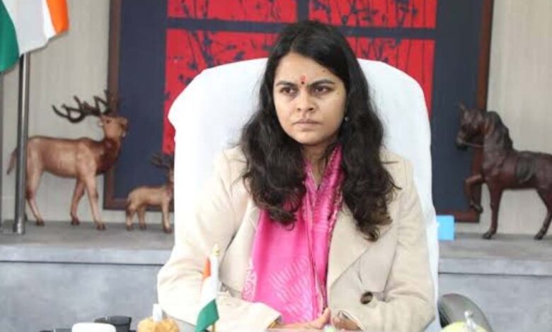 HC ने शाजापुर कलेक्टर को तीसरी बार लगाई फटकार: वेतनवृद्धि रोकने के आदेश पर स्टे, 15 दिन में हलफनामा देने का निर्देश