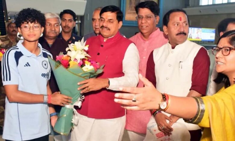 MP की बेटी अनुष्का बनीं टीम इंडिया की शान, CM मोहन यादव और कलेक्टर ने दी बधाई