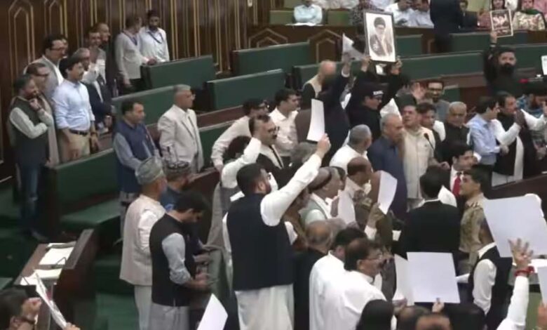 jk-विधानसभा-में-बड़ा-हंगामा,-‘इजरायल-मुर्दाबाद’-के-नारे,-bjp-और-कांग्रेस-विधायकों-में-हिंसक-झड़प