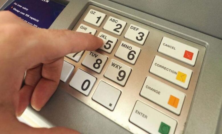 ATM Rule Change: 1 अप्रैल से ATM से पैसे निकालना होगा महंगा, बदल रहे हैं ये अहम नियम