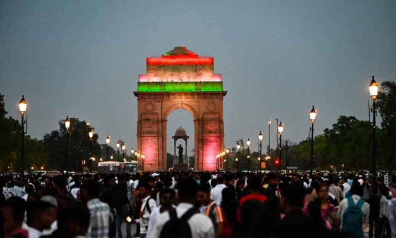 इंडिया गेट-कर्तव्य पथ पर सख्ती बढ़ी, रेड लाइट कैमरों से कटेंगे चालान