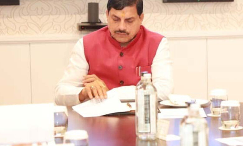 एमपी में सख्त एक्शन का ट्रेंड: 8 कलेक्टर और 7 एसपी पर गिरी कार्रवाई, लापरवाह अफसर रहे सीएम के निशाने पर