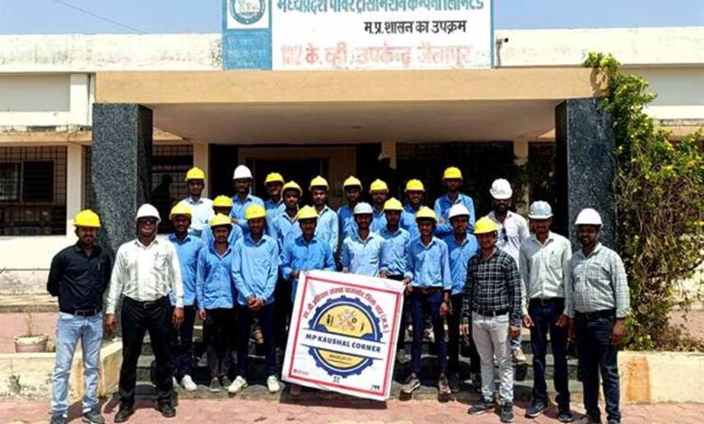 आईटीआई धामनोद के विद्यार्थियों ने समझी ट्रांसमिशन नेटवर्क की कार्यप्रणाली