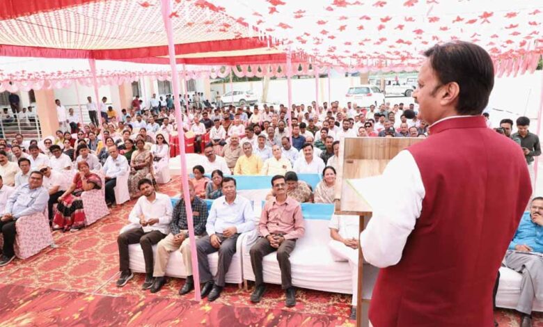 अधोसंरचना विकास के साथ शिक्षा में गुणात्मक विकास आवश्यक – उप मुख्यमंत्री शुक्ल