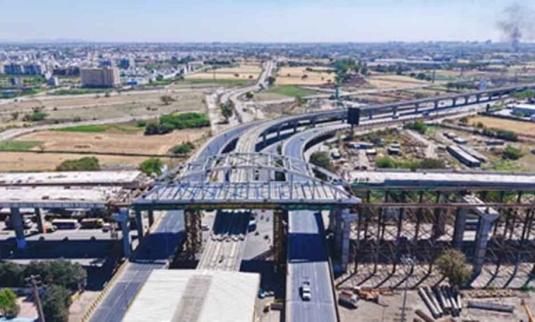 इंदौर में डबल डेकर फ्लाईओवर निर्माण ने पकड़ी रफ्तार, 400 टन ‘बो स्ट्रिंग’ हवा में असेंबल