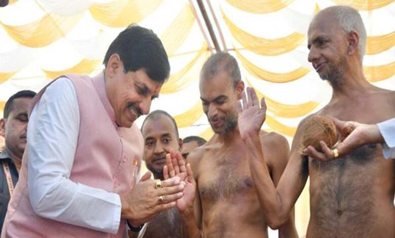 मुख्यमंत्री डॉ. यादव ने महावीर जयंती पर श्रमण मुनि 108 संभव सागर जी महाराज का आशीर्वाद प्राप्त किया