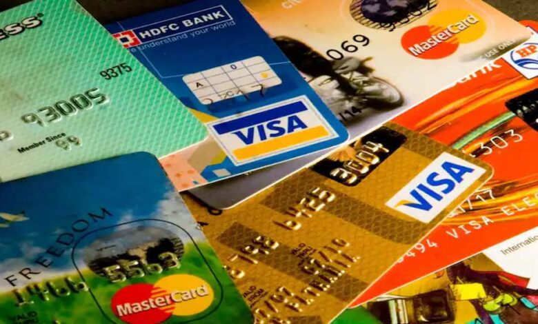 Credit Card Rule Change: 1 अप्रैल से होंगे बड़े बदलाव, जानें क्या-क्या बदलेगा अगर आप भी करते हैं क्रेडिट कार्ड का इस्तेमाल