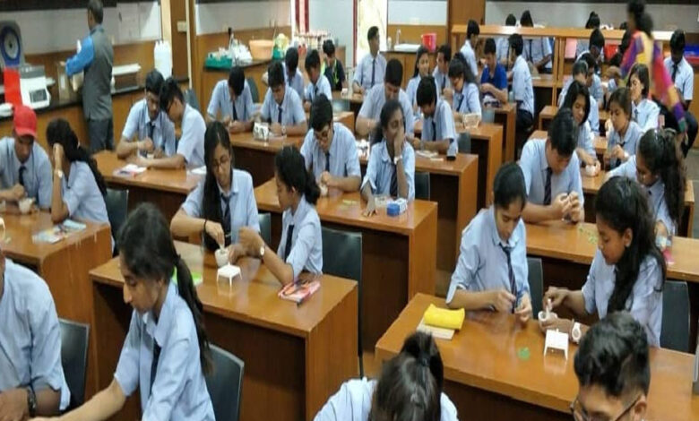 सरकारी स्कूलों में कलेक्टर समेत 162 अधिकारी करेंगे पढ़ाई, नए शैक्षणिक सत्र में होंगे बड़े बदलाव