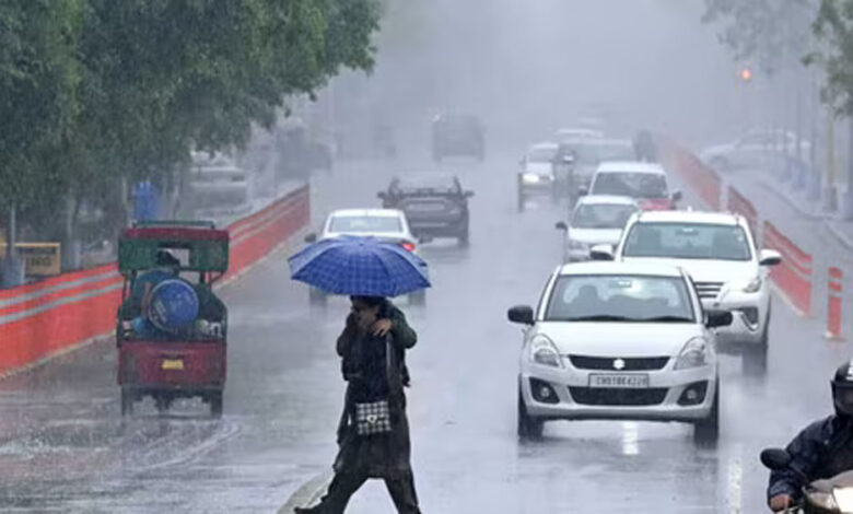 अप्रैल में भी गर्मी से राहत, देशभर में झमाझम बारिश, मौसम विभाग ने जारी किया अलर्ट