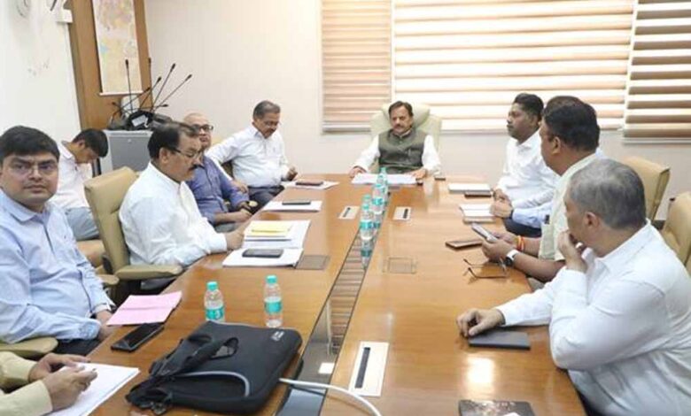 शासकीय मेडिकल कॉलेज ग्वालियर एवं जबलपुर में प्रस्तावित सुदृढ़ीकरण एवं उन्नयन कार्यों को शीघ्र दें अंतिम रूप : उप मुख्यमंत्री  शुक्ल