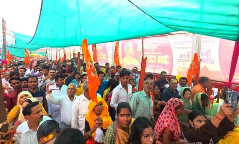 बागेश्वर धाम में हनुमान जन्मोत्सव की धूम, देश-दुनिया से पहुंचे हजारों श्रद्धालु