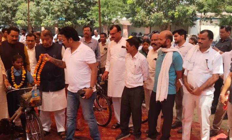 शैक्षणिक सत्र के द्वितीय दिवस भी शासकीय विद्यालयों में ‘प्रवेश उत्सव’ का हुआ आयोजन