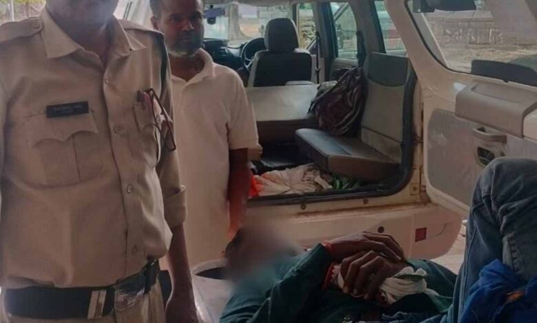 दमोह के डायल-112 हीरोज सड़क दुर्घटना में गंभीर रूप से घायल 03 व्यक्तियों को पहुँचाया अस्पताल