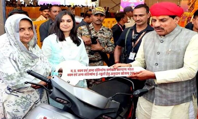 सफलता की कहानी- ई-स्कूटर अनुदान योजना से दमोह की सायरा बी बनीं आत्मनिर्भर