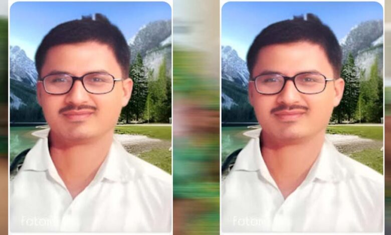 रीवा के राजस्व विभाग में बड़ा फर्जीवाड़ा उजागर: बिना किसी सरकारी आदेश के बदल दिया गया किसान की जमीन का नक्शा, RTI में हुआ सनसनीखेज खुलासा  सिरमौर/रीवा। मध्य प्रदेश के रीवा जिले के तहसील सिरमौर अंतर्गत ग्राम पिपरी में राजस्व अभिलेखों के साथ गंभीर छेड़छाड़ और ‘डिजिटल फर्जीवाड़े’ का एक बड़ा मामला सामने आया है। यहाँ एक किसान की निजी भूमि का नक्शा बिना किसी आवेदन, बिना किसी सक्षम न्यायालय के आदेश और बिना किसी वैधानिक प्रक्रिया के कंप्यूटर रिकॉर्ड (पोर्टल) पर बदल दिया गया है।  क्या है पूरा मामला? ग्राम पिपरी निवासी आशीष मिश्रा (पिता श्री सम्पत प्रसाद मिश्रा) ने अपनी आराजी क्रमांक 88/1 एवं 88/2 के नक्शे में हुई संदिग्ध तरमीम (संशोधन) को लेकर सूचना के अधिकार (RTI) के तहत जानकारी मांगी थी। महीनों के चक्कर लगवाने और प्रथम अपील के बाद जो जवाब विभाग से मिला, उसने राजस्व विभाग की कार्यप्रणाली पर गंभीर सवाल खड़े कर दिए हैं।  RTI में विभाग ने खुद स्वीकारी ‘अंधेरगर्दी’: लोक सूचना अधिकारी एवं नायब तहसीलदार वृत्त बैकुण्ठपुर ने अपने लिखित प्रतिवेदन (पत्र क्रमांक 292/2026 दिनांक 06/02/2026) में स्वीकार किया है कि: कंप्यूटर नक्शे में तो तरमीम (बदलाव) दिख रहा है, लेकिन मूल पटवारी नक्शा शीट (Field Map) में इसका कोई रिकॉर्ड नहीं है। राजस्व अभिलेखों (खसरा आदि) में इस तरमीम से संबंधित कोई भी प्रविष्टि दर्ज नहीं है। सबसे चौंकाने वाली बात यह है कि विभाग को यह भी नहीं पता कि यह बदलाव किस वर्ष में हुआ और किस अधिकारी के आदेश से किया गया। यानी बिना किसी फाइल और बिना किसी आदेश के रातों-रात कंप्यूटर पर नक्शा बदल दिया गया। पीड़ित का आरोप: “राजस्व अमले की मिलीभगत से हुआ खेल” पीड़ित आशीष मिश्रा का कहना है कि उन्होंने इसके लिए दो बार आवेदन दिए और कई बार अधिकारियों के चक्कर काटे। उन्होंने आरोप लगाया कि पटवारी और संबंधित राजस्व कर्मचारियों ने निजी स्वार्थ के चलते अभिलेखों में कूट-रचना (Forgery) की है। पीड़ित ने अब एसडीएम सिरमौर से मांग की है कि इस अवैध तरमीम को तत्काल निरस्त किया जाए और उन दोषियों पर एफआईआर (FIR) दर्ज की जाए जिन्होंने सरकारी पोर्टल के डेटा के साथ छेड़छाड़ की है। अधिकारियों की चुप्पी: बिना आदेश के नक्शा बदलने का यह मामला जिले में चर्चा का विषय बना हुआ है। अब देखना यह है कि प्रशासन इस ‘डिजिटल सेंधमारी’ को सुधारता है या फिर मामले को ठंडे बस्ते में डाल दिया जाता है। पीड़ित ने चेतावनी दी है कि यदि जल्द न्याय नहीं मिला तो वे उच्च न्यायालय (High Court) की शरण लेंगे। संपर्क हेतु (Contact Info): आशीष मिश्रा (पीड़ित) ग्राम पिपरी, तहसील सिरमौर, रीवा मोबाइल: 8959446240