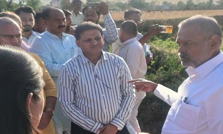 प्रभारी मंत्री कुशवाह का औचक निरीक्षण: सरकारी कार्यों का मूल्यांकन