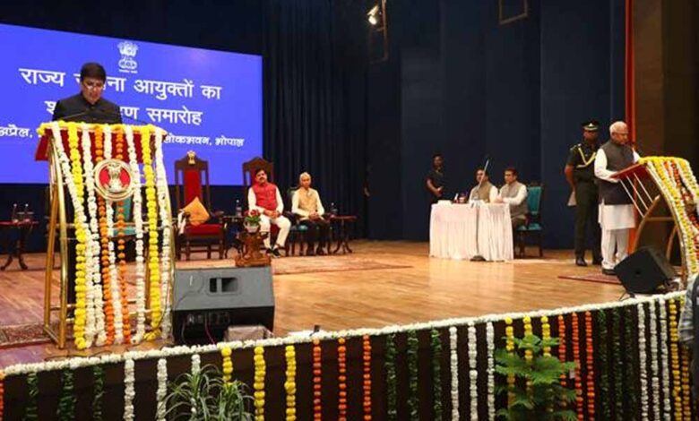 राज्यपाल ने नवनियुक्त राज्य सूचना आयुक्तों को दिलाई शपथ