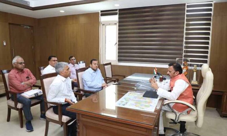 दीर्घकालिक उपयोगिता और समग्र विकास को ध्यान में रखकर करें विकास कार्य : उप मुख्यमंत्री शुक्ल