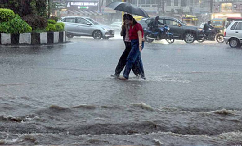 प्रदेश में 3 चक्रवात एक्टिव, 7 जिलों में बारिश, 11 जिलों में अलर्ट; ओले गिरने का अनुमान