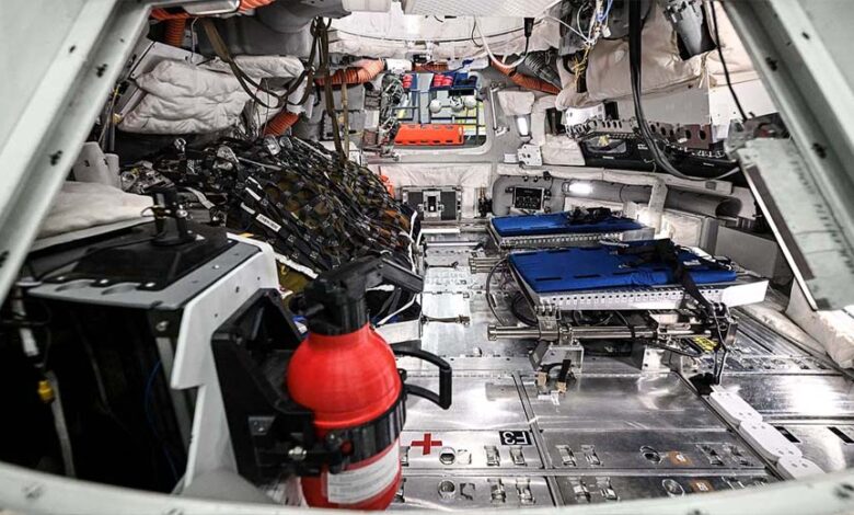 अंतरिक्ष में फंसा 192 करोड़ का टॉयलेट, चंद्रमा से लौट रहे 4 यात्री अजीब मुश्किल में