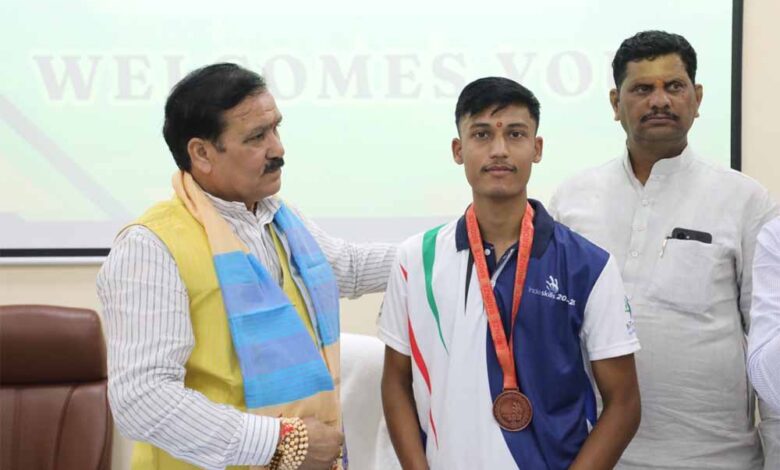 मंत्री टेटवाल ने ग्लोबल स्किल्स पार्क का भ्रमण कर प्रगतिरत कार्यों और योजनाओं की समीक्षा की