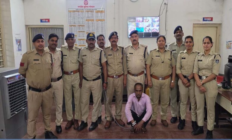 थाना अरेरा हिल्स पुलिस ने गांजा तस्कर को किया गिरफ्तार, 1300 ग्राम गांजा जप्त