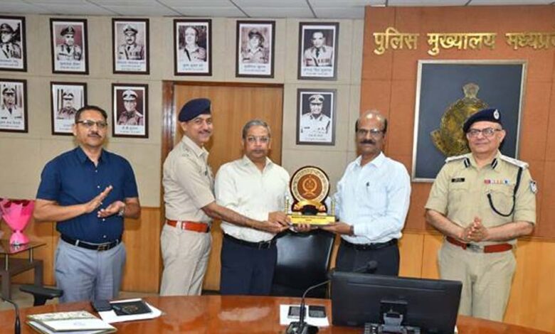 निष्पक्षता, ईमानदारी एवं संवेदनशीलता ही पुलिस अधिकारी की पहचान : पुलिस महानिदेशक मकवाणा