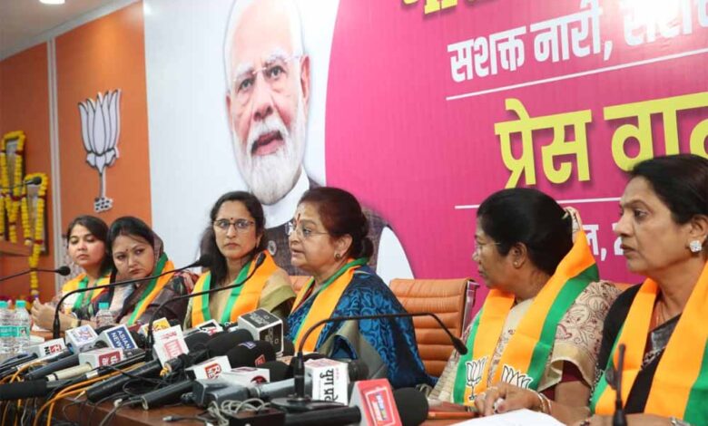 प्रधानमंत्री की दृढ़ इच्छशक्ति को प्रदर्शित करता है महिलाओं को 33 प्रतिशत आरक्षण का कानून: अर्चना चिटनीस