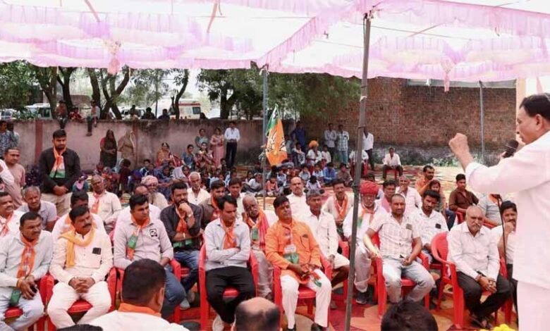 उप मुख्यमंत्री देवड़ा गांव चलो अभियान में सीधे जुड़े किसानों से जनसंवाद का बना प्रभावी माध्यम