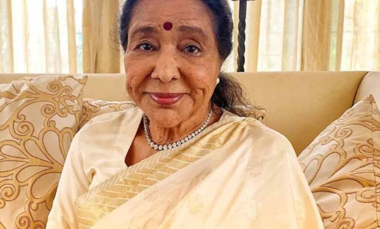 Asha Bhosle की विदाई में भावुक संयोग: उसी उम्र, दिन और अस्पताल में हुआ निधन जैसे Lata Mangeshkar