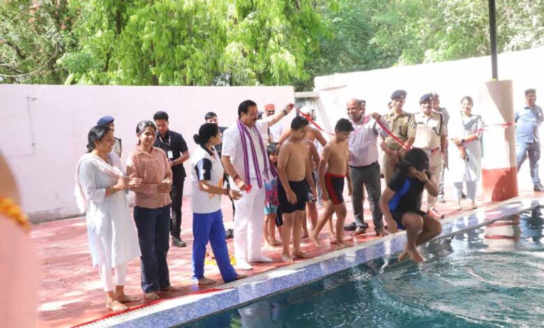 राज्यमंत्री डॉ. गौतम टेटवाल ने शासकीय स्विमिंग पूल का किया लोकार्पण