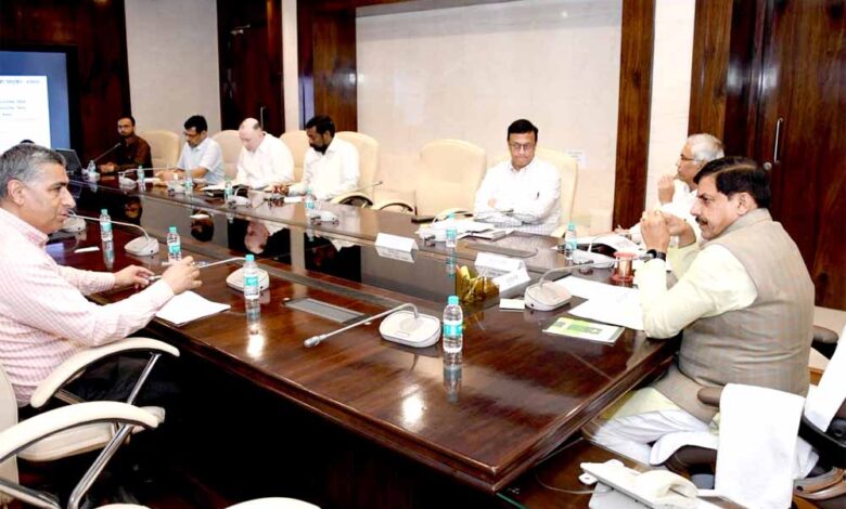 छात्र-आश्रमों में अनुशासन और राष्ट्रभक्ति को बढ़ावा देने मुख्यमंत्री डॉ. यादव ने दिए निर्देश