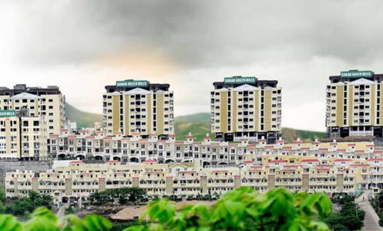 सेज की मनमानी पर कार्रवाई: सागर ग्रीन हिल्स के 16 पेंट हाउस अवैध, अनुमतियां निरस्त