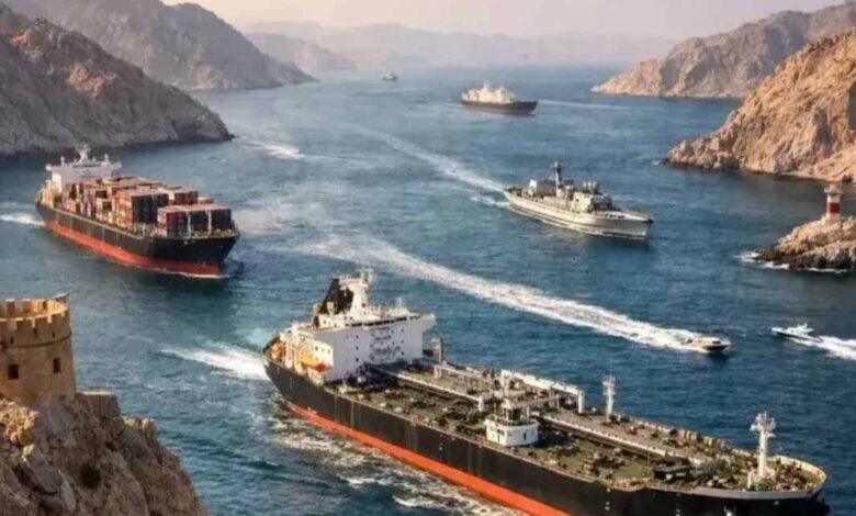 होर्मुज जलडमरूमध्य में तनाव: भारतीय तेल टैंकर पर गोलीबारी, दो जहाज पीछे हटे