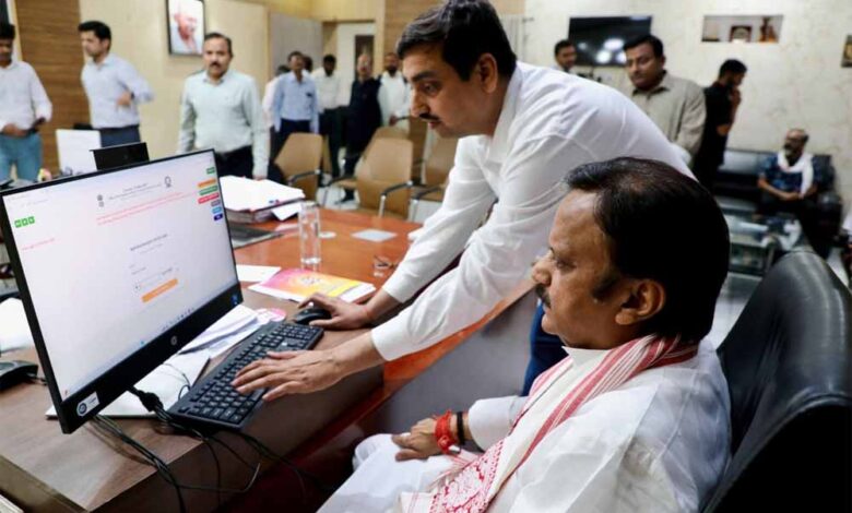 उप मुख्यमंत्री शुक्ल ने स्वयं अपना स्वगणना फॉर्म भरा