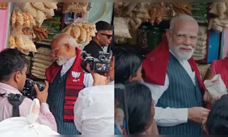 पीएम मोदी ने झालमुड़ी खाने से पहले दुकानदार को दिए 10 रुपये, लेकिन जेब से निकले थे इतने नोट