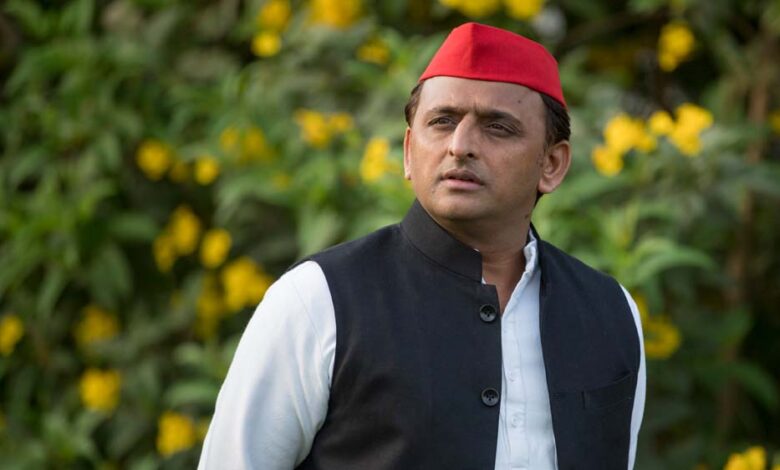 अखिलेश यादव का बड़ा दांव: सपा सरकार बनी तो 300 यूनिट बिजली फ्री, महिलाओं को 40 हजार पेंशन