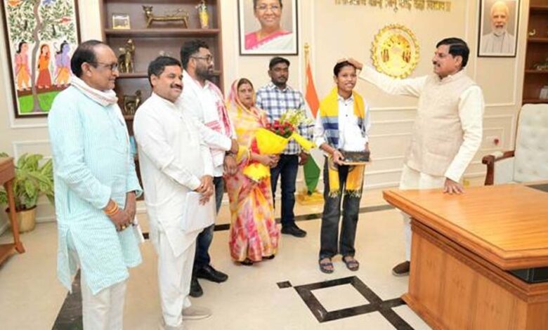 दसवीं बोर्ड टॉपर कु. प्रतिभा सोलंकी को प्रोत्साहनस्वरूप मिलेंगे एक लाख रुपये : मुख्यमंत्री डॉ. यादव