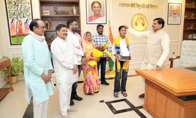 दसवीं बोर्ड टॉपर कु. प्रतिभा सोलंकी को प्रोत्साहनस्वरूप मिलेंगे एक लाख रुपये : मुख्यमंत्री डॉ. यादव