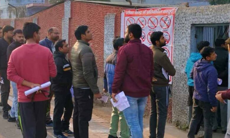 Madhya Pradesh Public Service Commission परीक्षा में सख्ती: सेंटर गेट पर उतरवाए टॉप्स, कलावा भी कटवाया