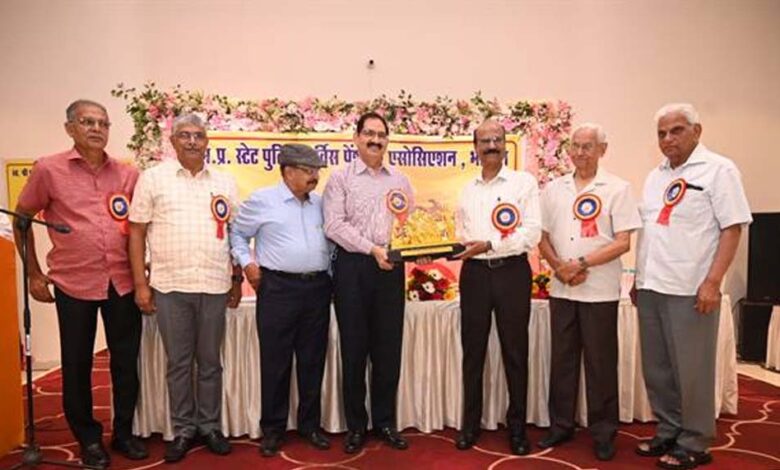 “सेवा निवृत्ति के बाद भी  सेवा का जज़्बा हमेशा जीवित रहता है” — डीजीपी कैलाश मकवाणा डीजीपी के मुख्य आतिथ्य में हुआ 41वां वरिष्ठ सदस्य एवं मेधावी छात्र-छात्रा सम्मान समारोह