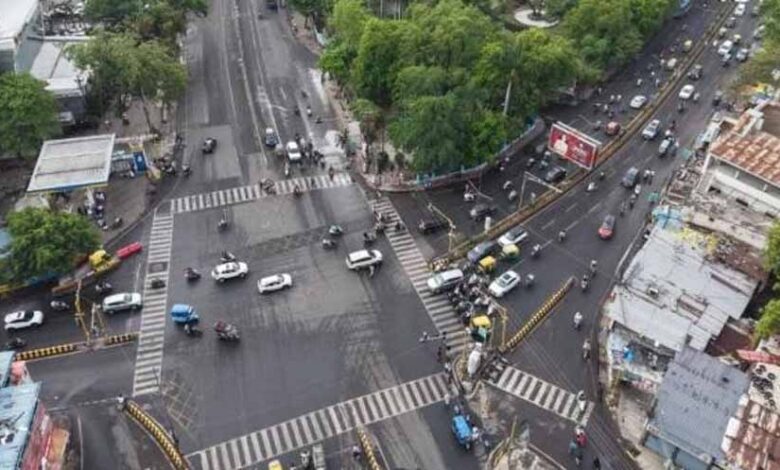 इंदौर ट्रैफिक पुलिस का ‘तीसरा नेत्र’, ड्रोन से चौराहों पर निगरानी, 2430 चालान