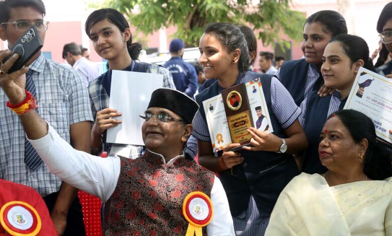 सम्मान से मिलता है प्रोत्साहन : मंत्री सारंग