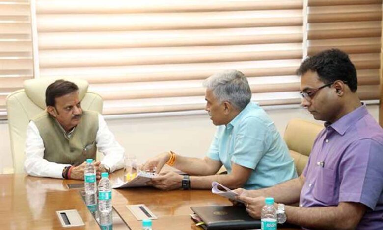 कार्यों की नियमित मॉनिटरिंग कर समयबद्ध क्रियान्वयन करें सुनिश्चित: उप मुख्यमंत्री  शुक्ल