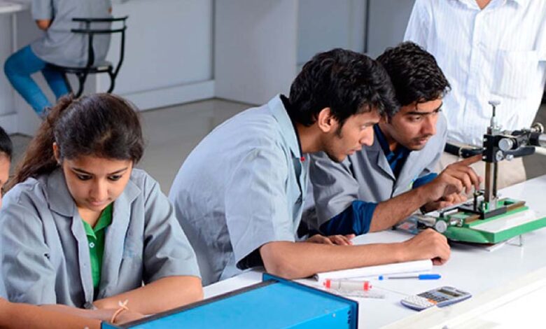 मध्यप्रदेश में इंजीनियरिंग शिक्षा का परिदृश्य बदल रहा, नहीं बनना चाहता इंजीनियर, 64 कॉलेज हुए बंद